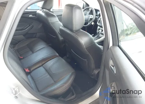 2014 Ford Focus Se z USA, uszkodzony, nr VIN 1FADP3K24EL443910